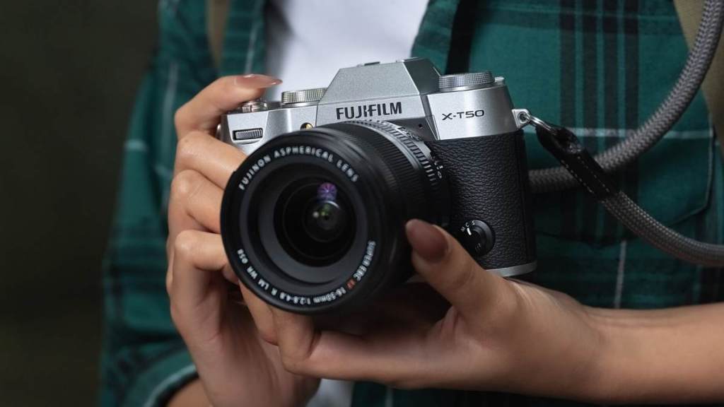 FUJIFILM Indonesia Hadirkan Dua Kamera Mirrorless X-T50 & GFX100S II, Sensor Hingga&nbsp;102MP