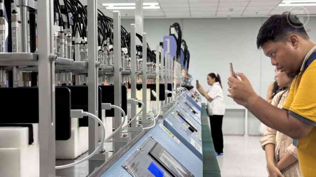 Begini Proses Uji Durabilitas Smartphone realme, Langsung dari Pabrik Pusat di Tiongkok