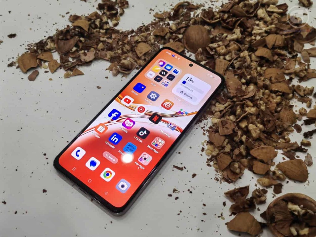 Uji Ketahanan OPPO Reno12 F, Bisa Belah Kacang Walnut
